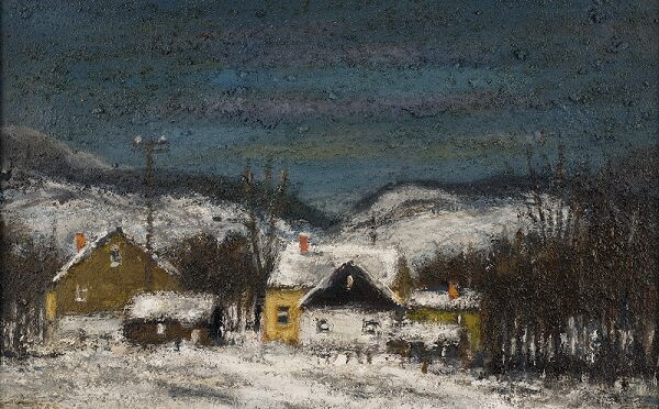 Winterlandschaft in körniger, feiner Malweise, Blick auf Erzgebirgshäuser, Bäume und Sträucher im der Bildmitte, davor eine verschneite Wiese, im Hintergrund Bergrücken und ein dunkelblauer Himmel